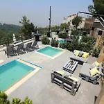 The Ray Hotel And Studios