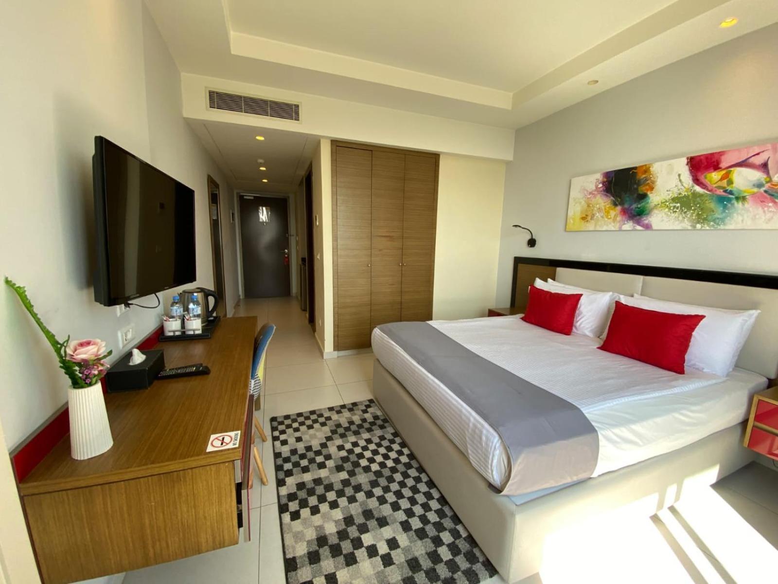 The Ray And Hotel